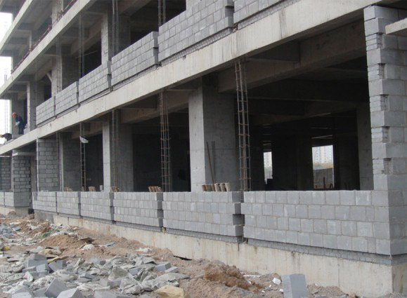 什么是自保溫砌塊復(fù)合墻板？它有哪些優(yōu)勢(shì)？